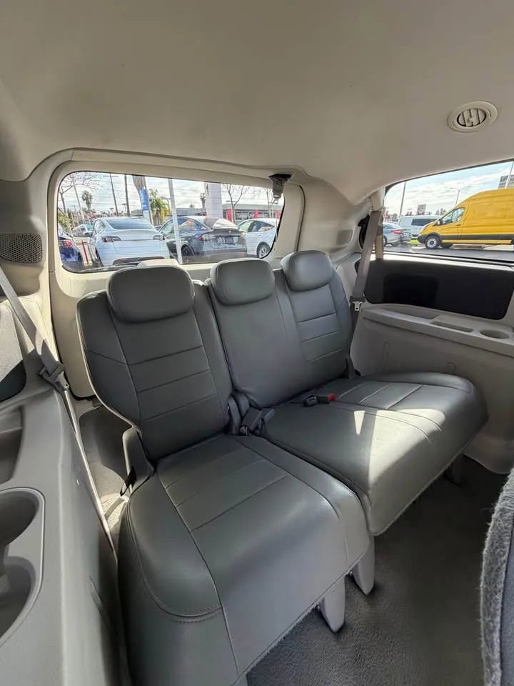 Used 2010 Volkswagen Routan S image 9