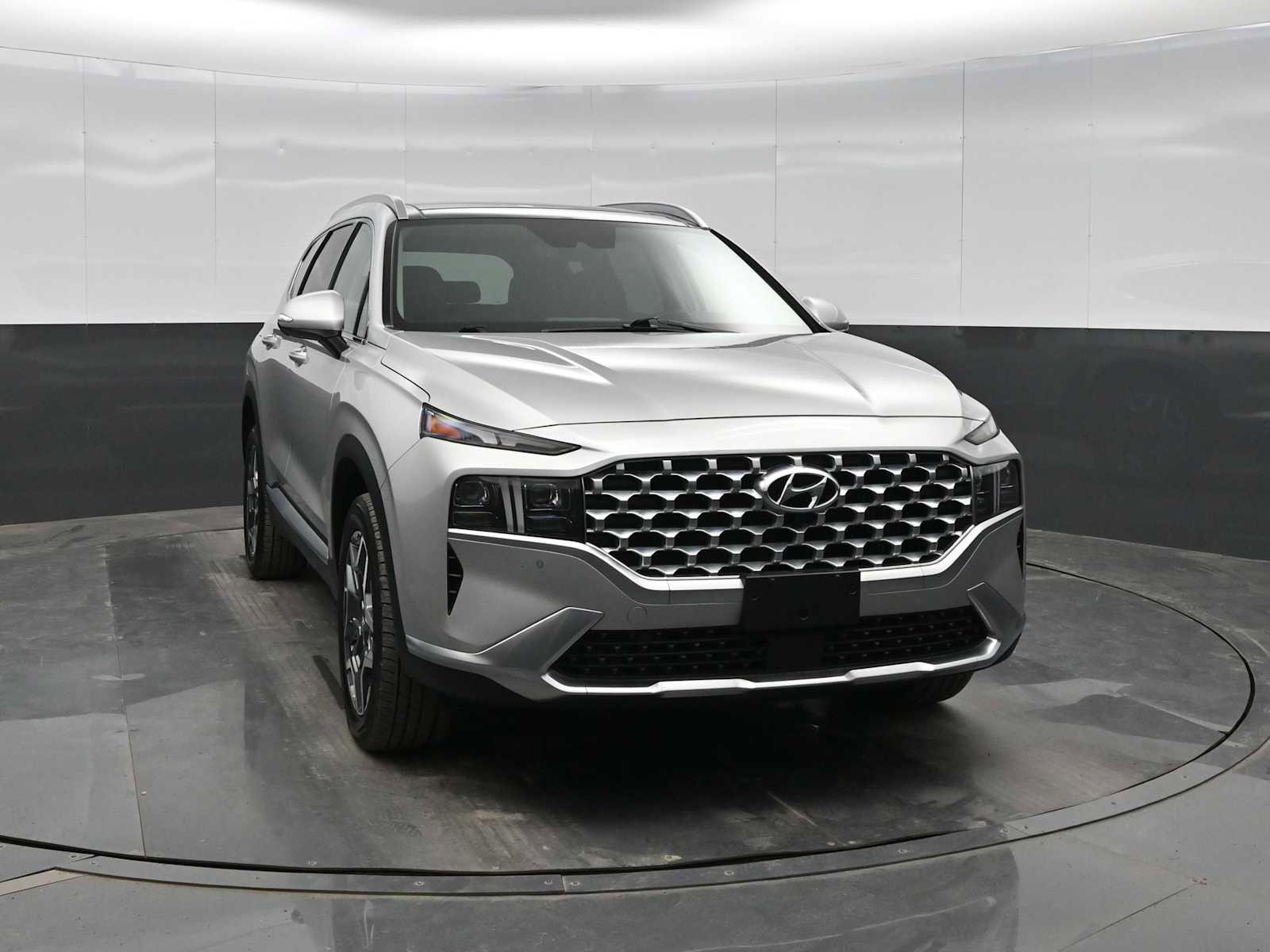 Used 2023 Hyundai Santa Fe Limited image 2