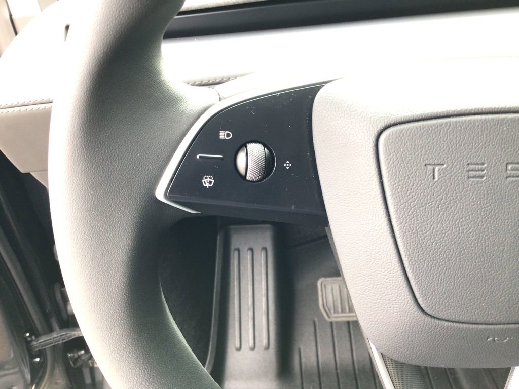 Used 2026 Tesla Model Y 2WD image 18