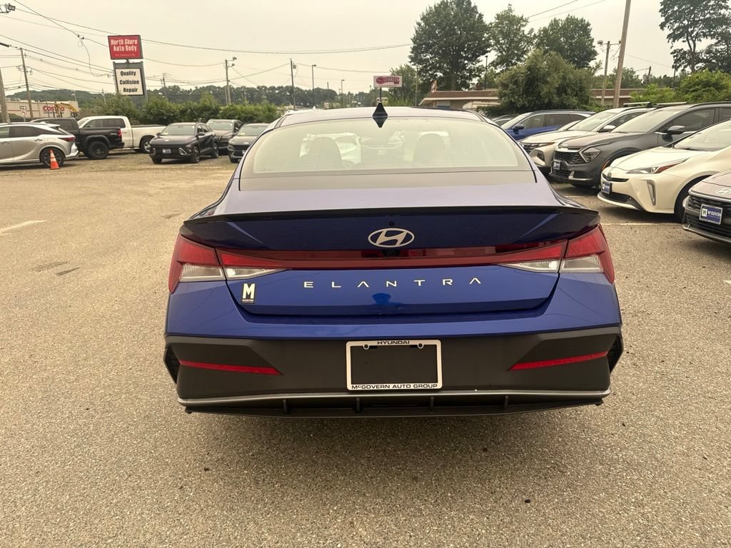 Used 2025 Hyundai Elantra Sport FWD image 4