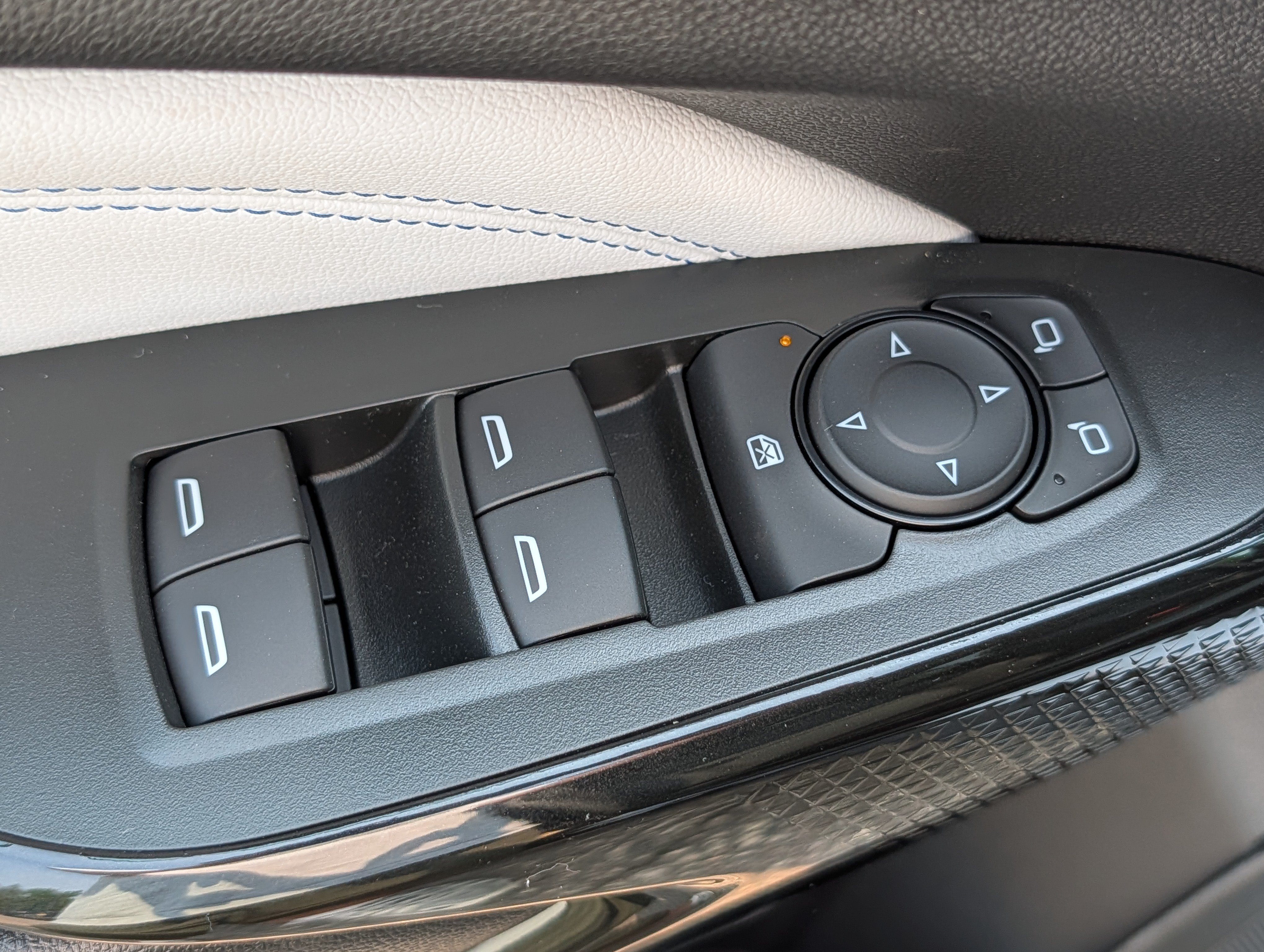 New 2026 Chevrolet Trax LT w/ Sunroof Package FWD image 13