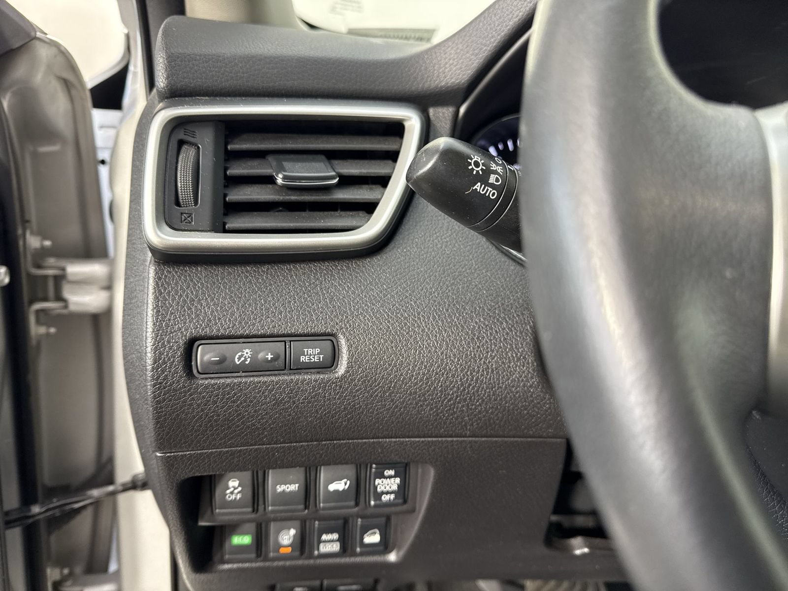 Used 2016 Nissan Rogue SL w/ SL Premium Package AWD/4WD image 14