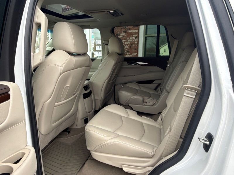 Used 2017 Cadillac Escalade Luxury image 14