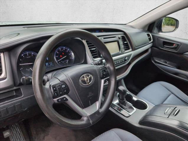 Used 2014 Toyota Highlander LE FWD image 9