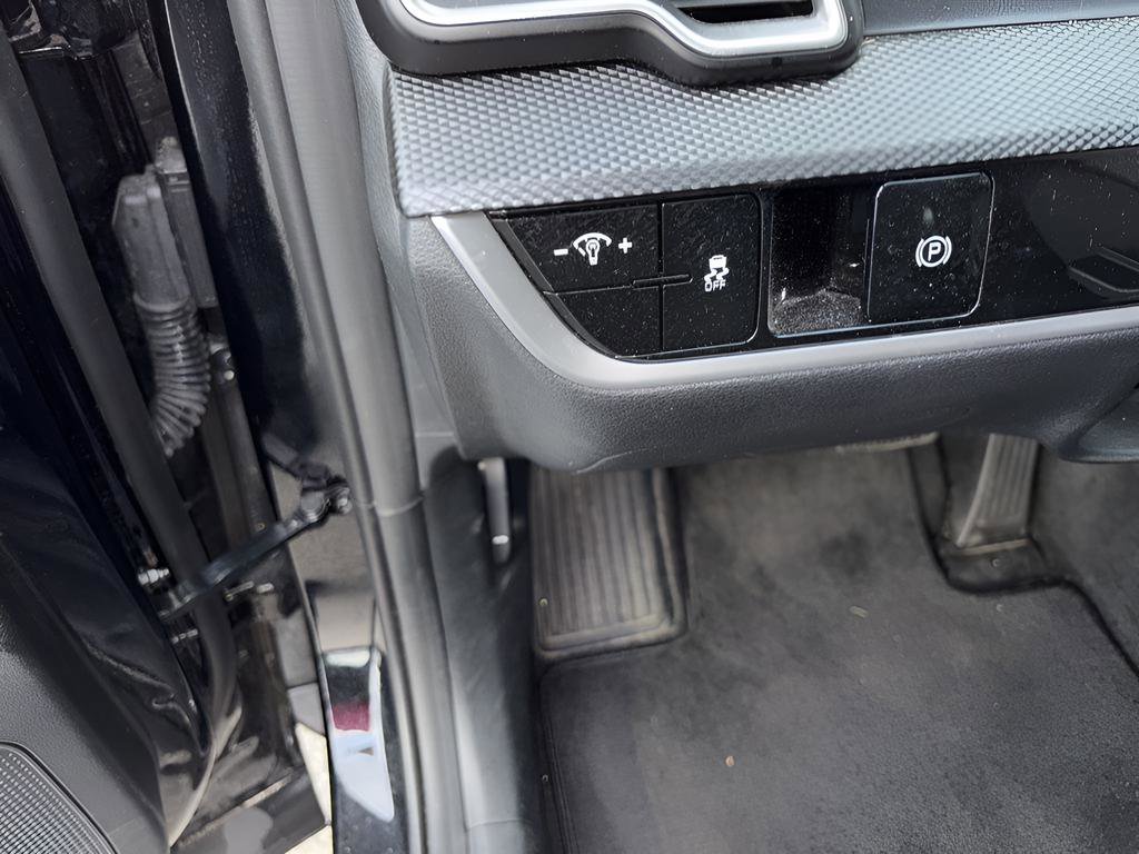 Used 2025 Kia Sportage LX FWD image 24