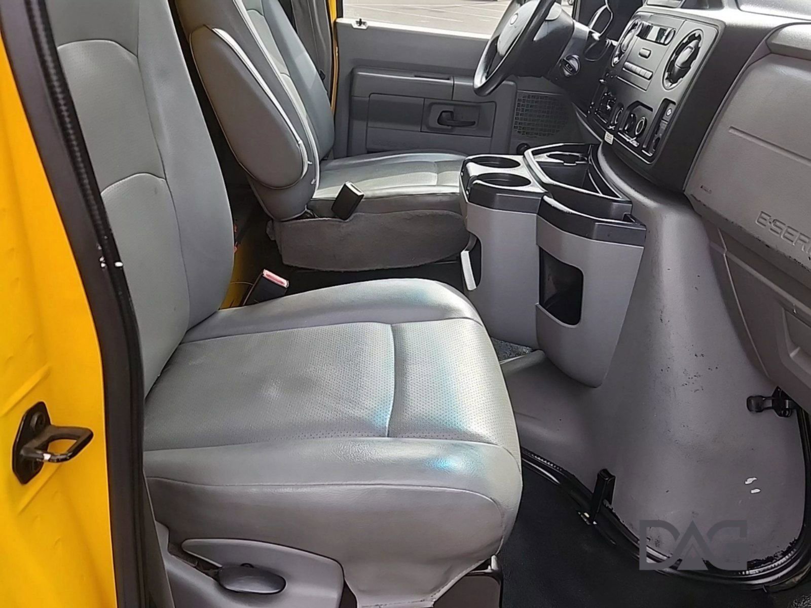 Used 2015 Ford E-350 and Econoline 350 Super Duty image 25