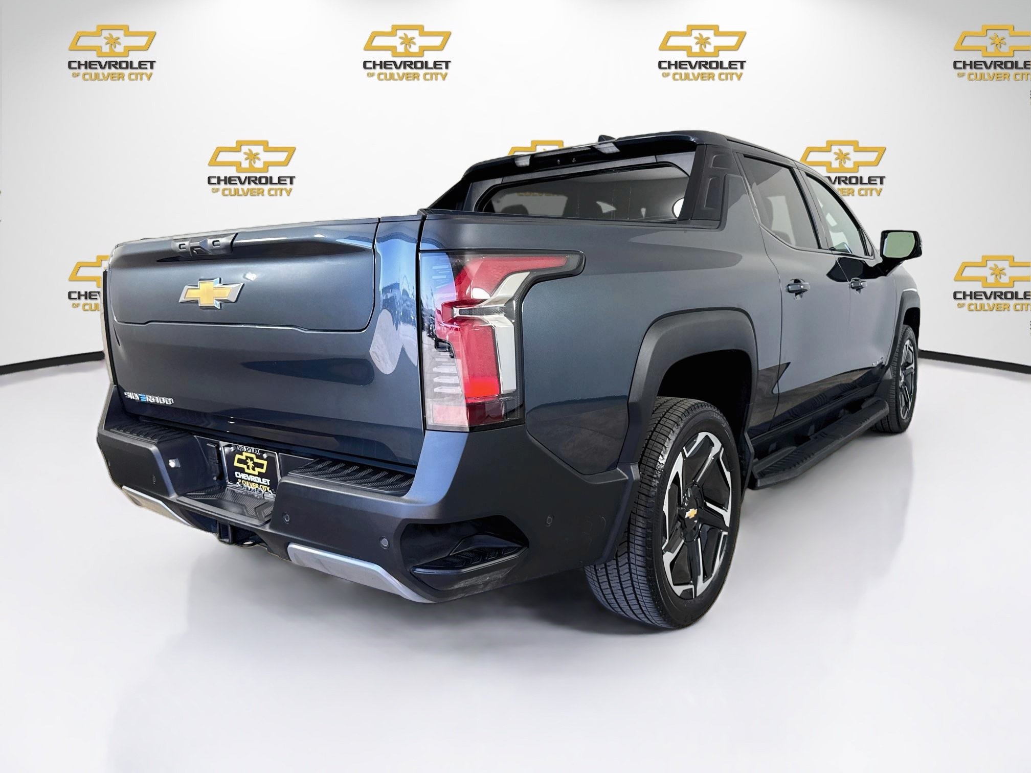 Used 2026 Chevrolet Silverado EV LT AWD/4WD image 8