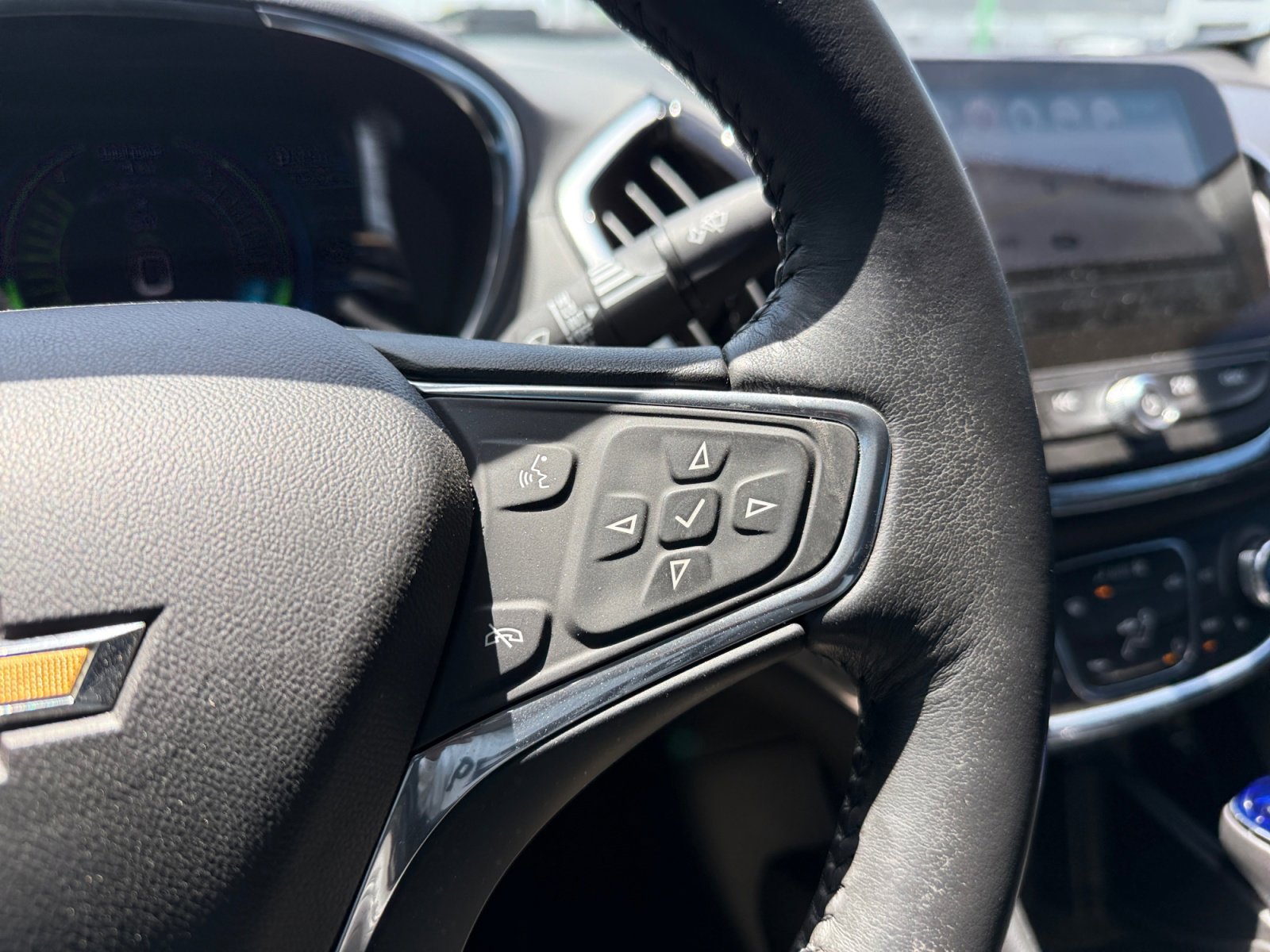 Used 2016 Chevrolet Volt Premier w/ Driver Confidence Package FWD image 18