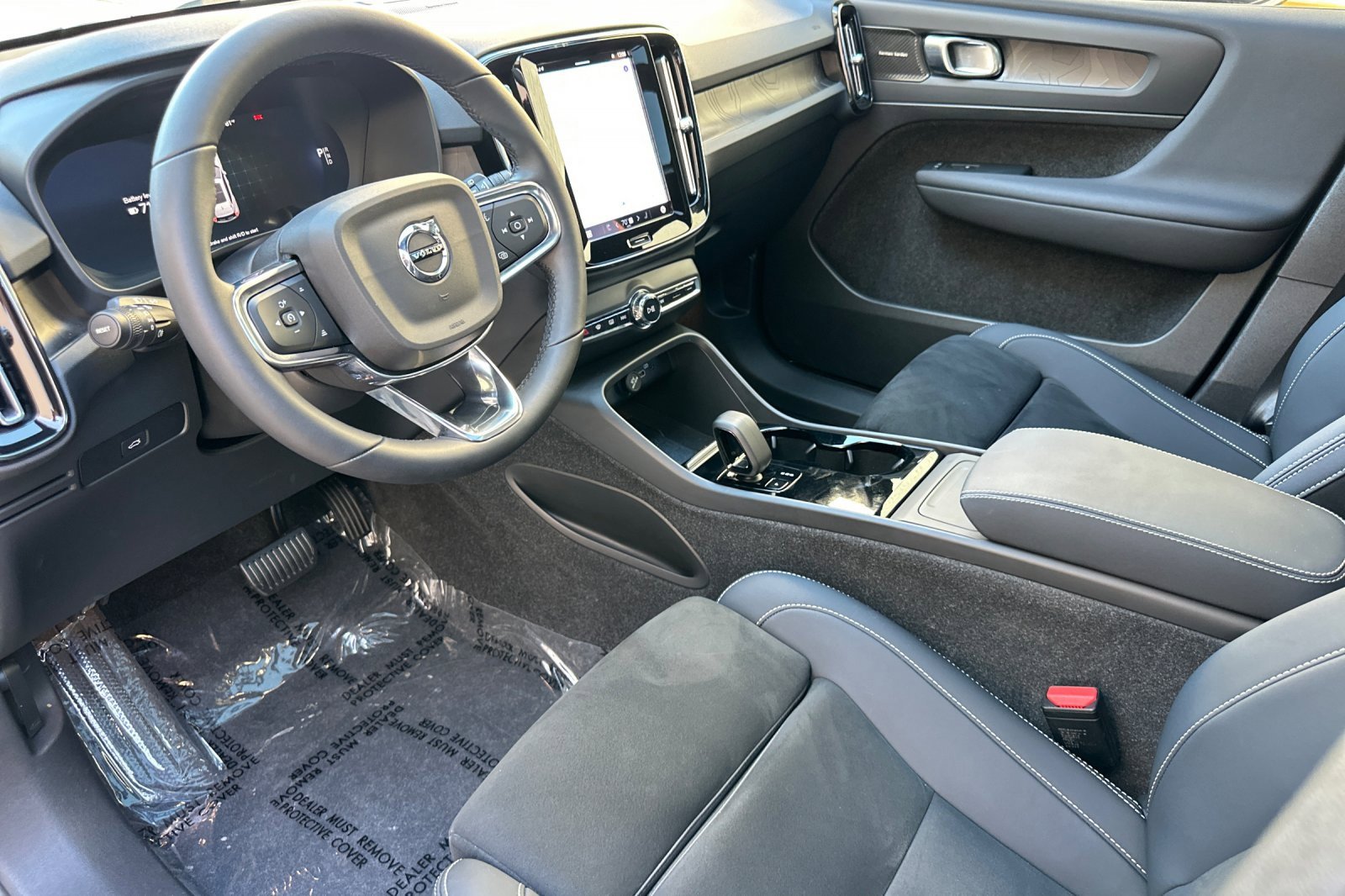 Used 2023 Volvo XC40 Recharge Ultimate image 9