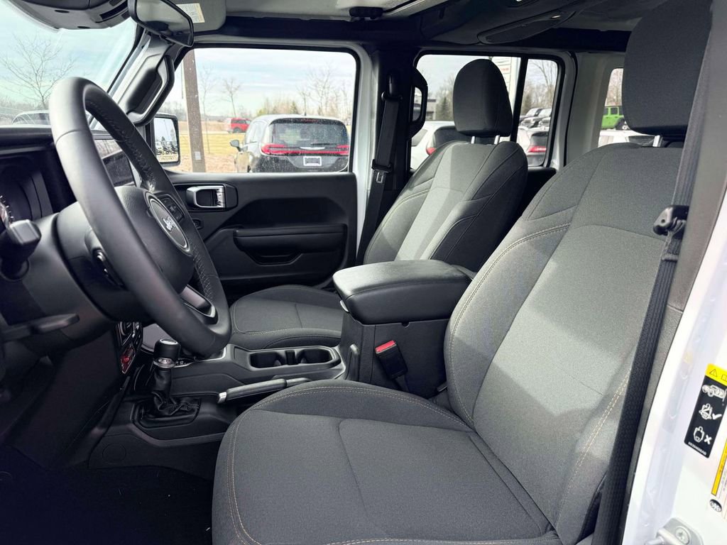 Used 2025 Jeep Wrangler Willys AWD/4WD image 13