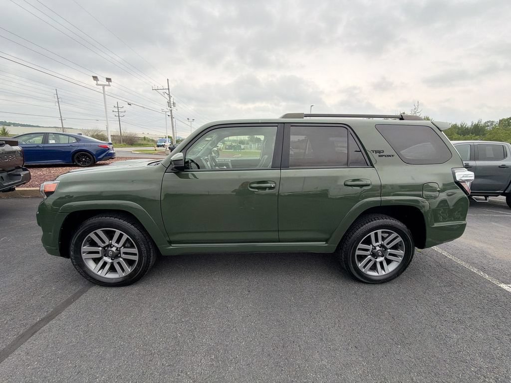 Used 2022 Toyota 4Runner TRD Sport AWD/4WD image 5