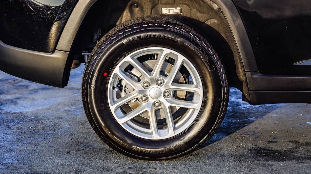 New 2025 Jeep Grand Cherokee Laredo X w/ Luxury Tech Group I image 12