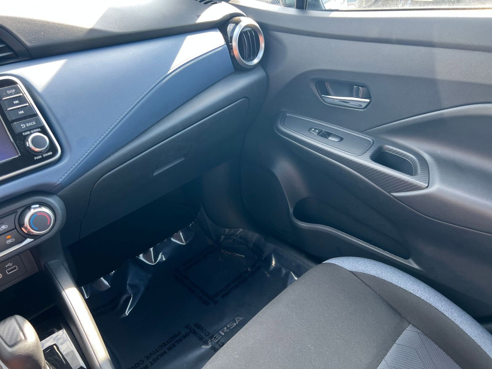 Used 2025 Nissan Versa SV FWD image 33