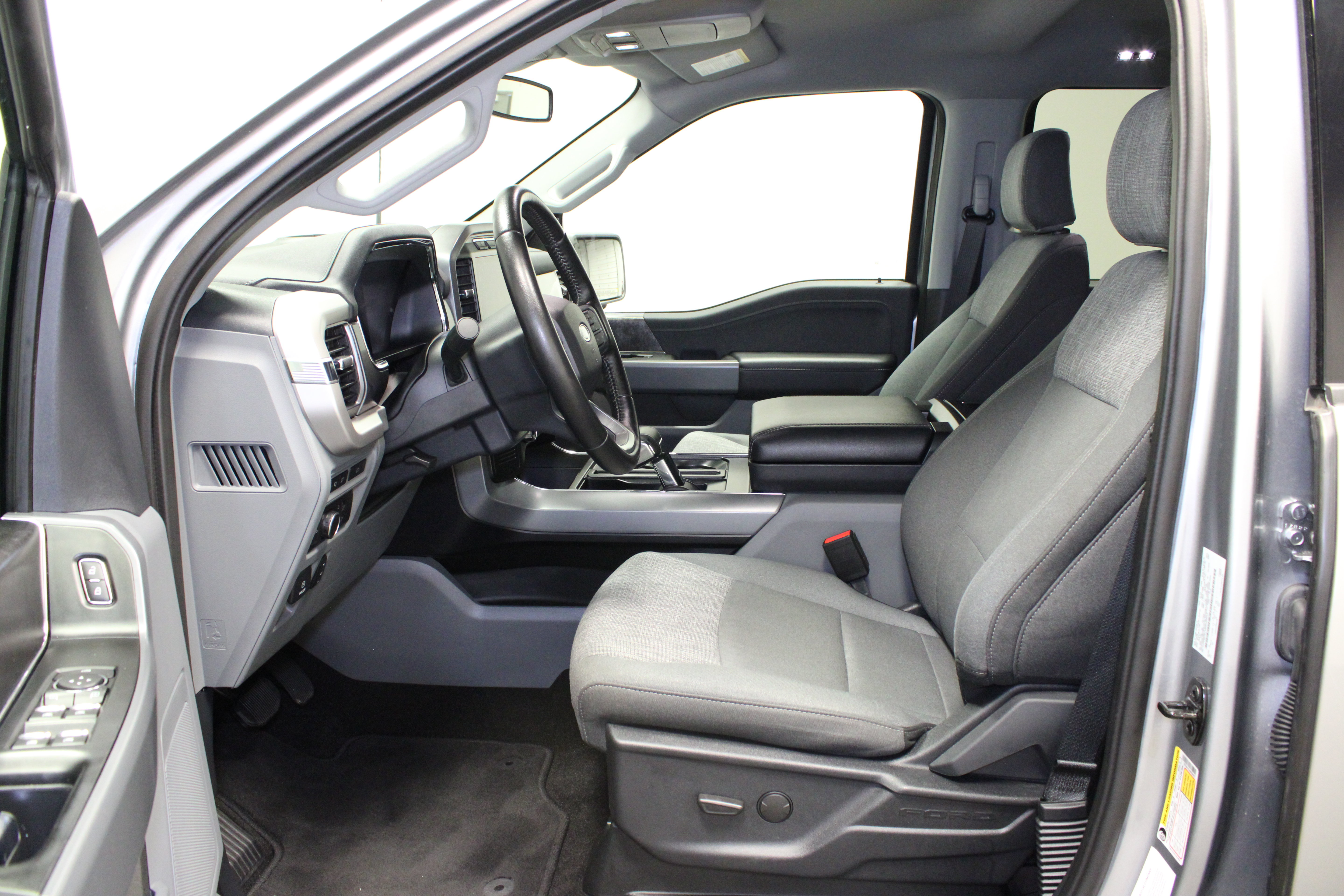 Used 2022 Ford F150 Lightning XLT AWD/4WD image 19
