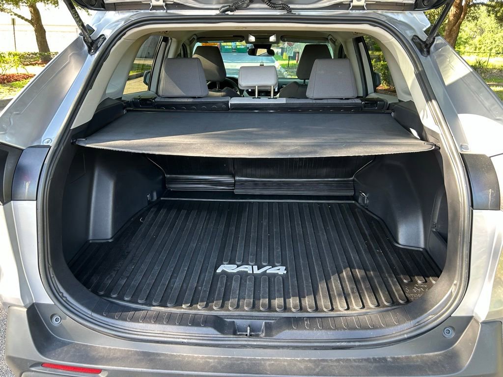Used 2021 Toyota RAV4 XLE AWD/4WD image 11