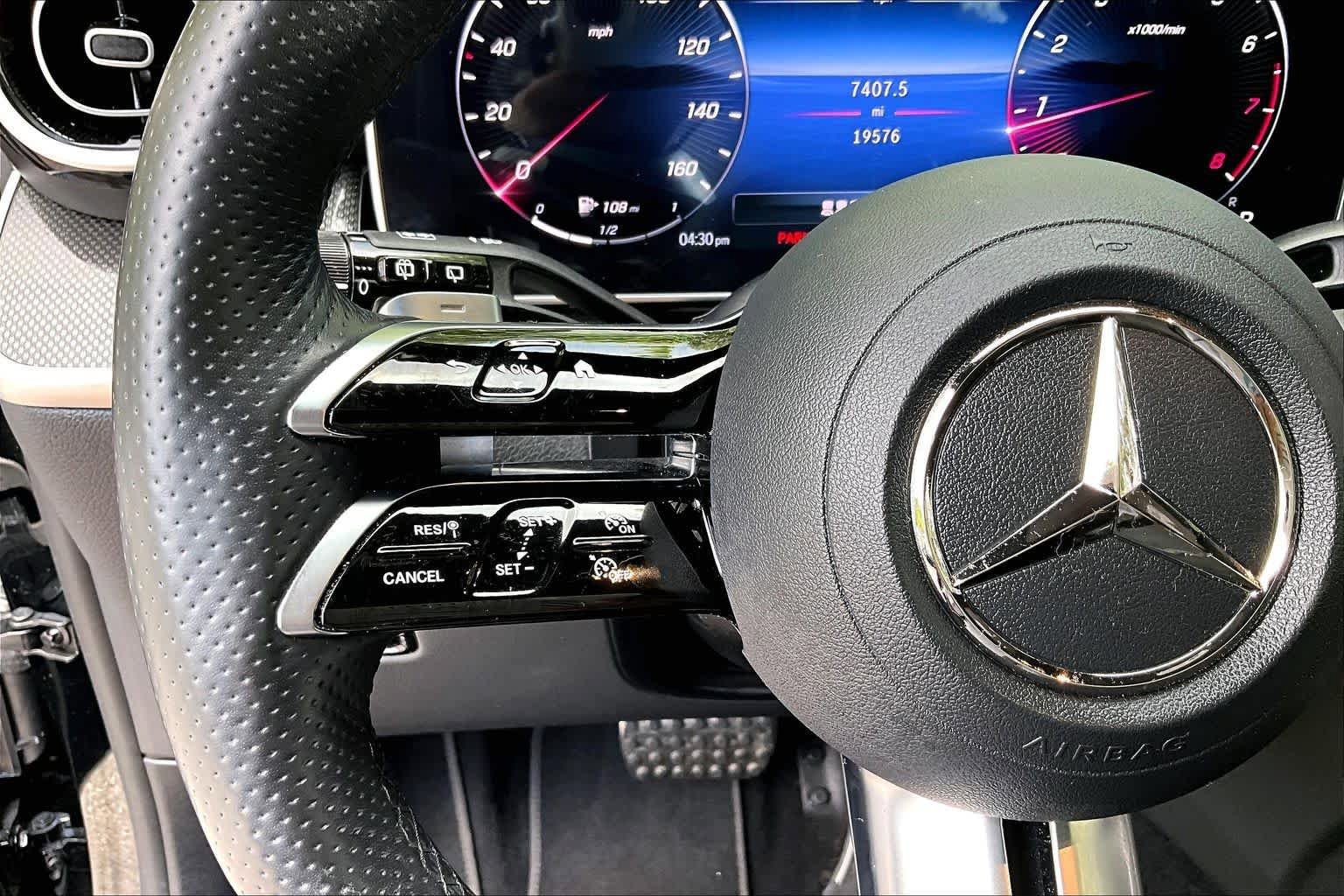 Used 2024 Mercedes-Benz GLC 300 image 23