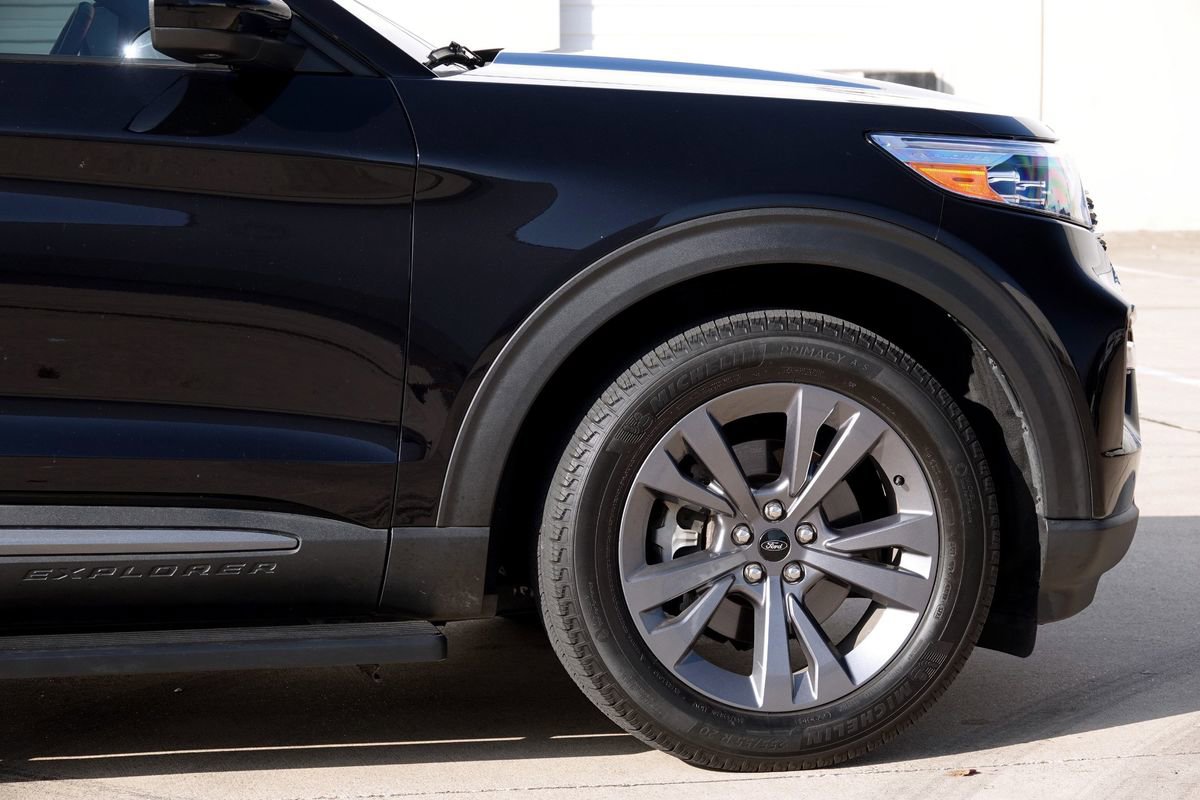 Used 2023 Ford Explorer XLT w/ Equipment Group 202A image 27