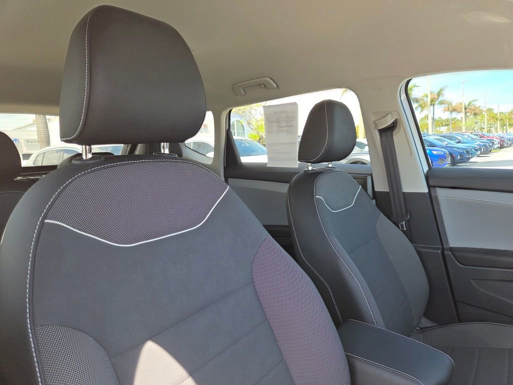 Used 2023 Volkswagen Taos SE image 11