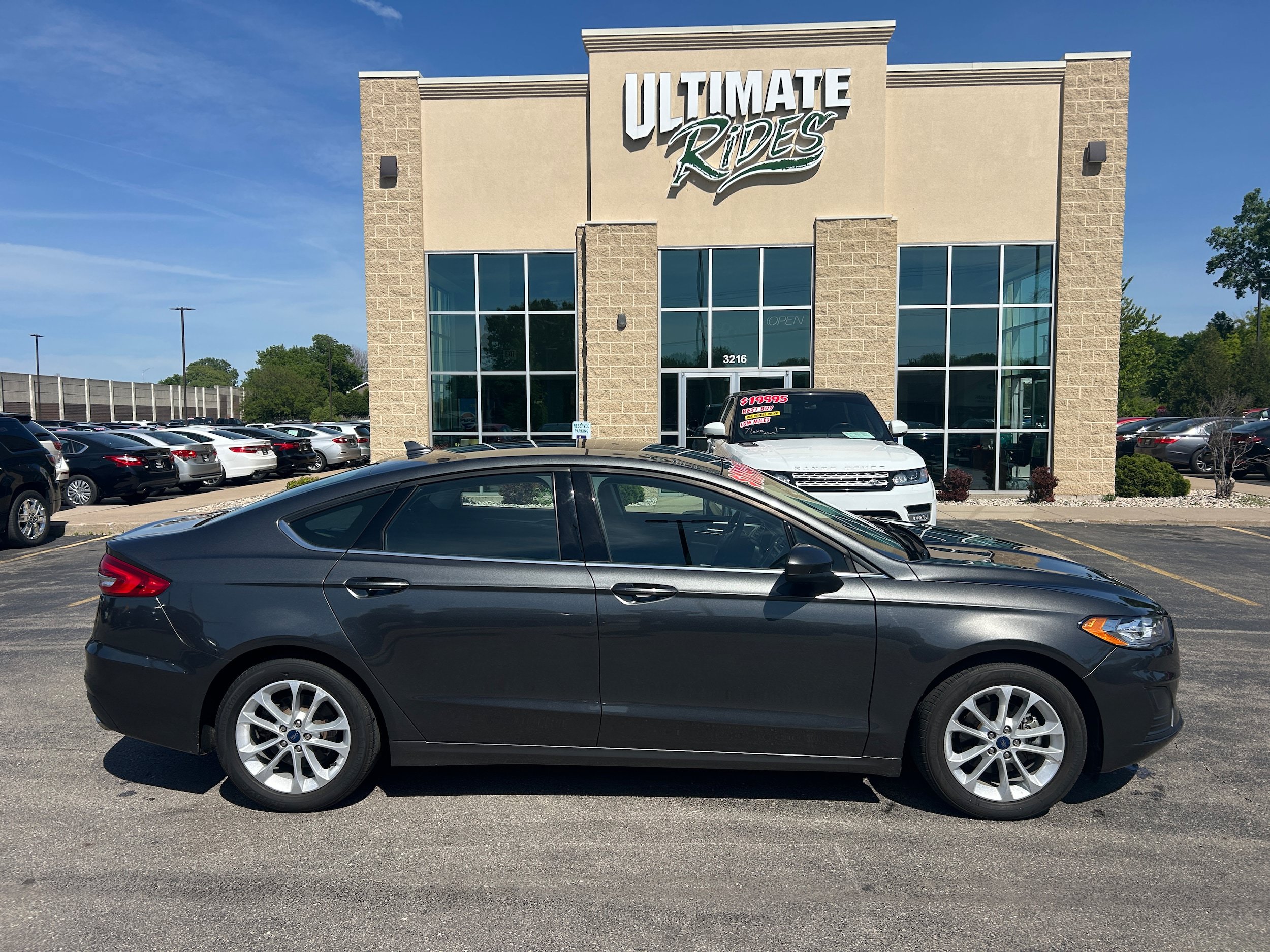 Used 2020 Ford Fusion SE FWD image 1