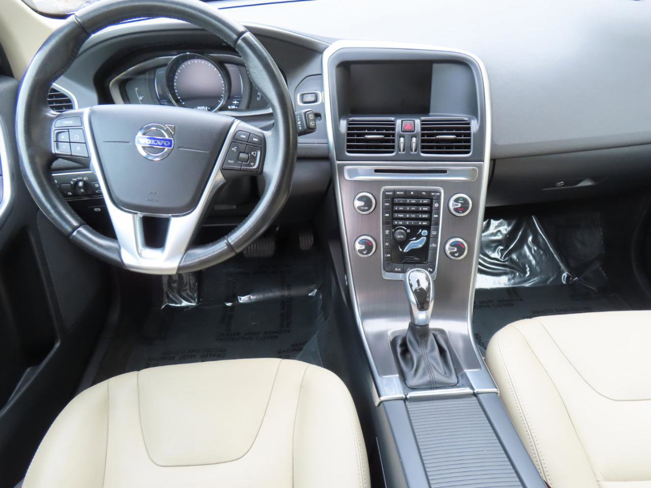 Used 2016 Volvo XC60 T6 w/ Proximity Package AWD/4WD image 22