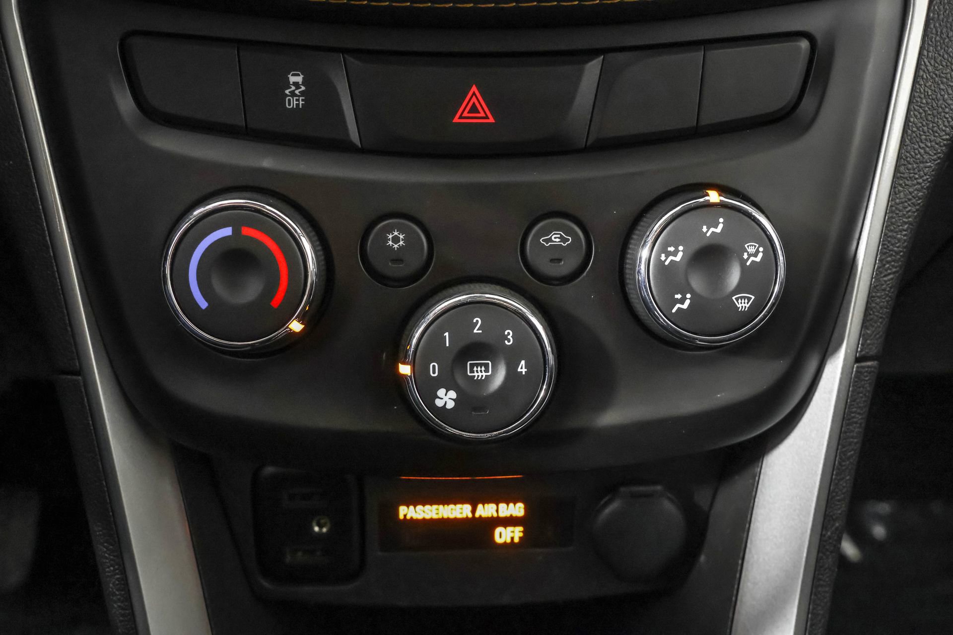 Used 2022 Chevrolet Trax LT w/ LT Convenience Package image 31