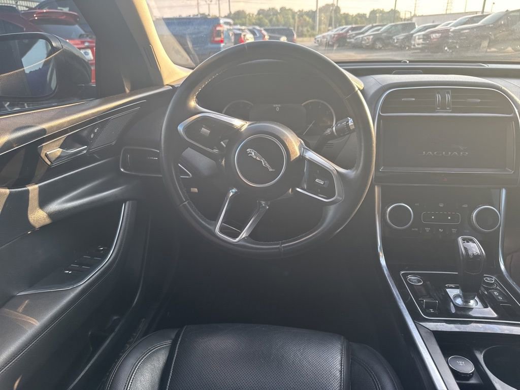 Used 2020 Jaguar XE S image 8