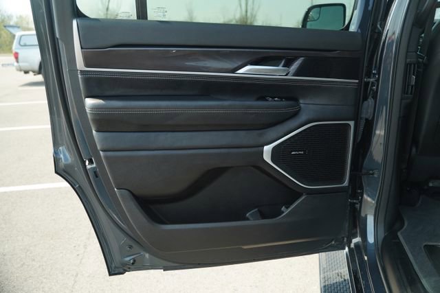 Used 2024 Jeep Wagoneer 4WD w/ Premium Group I image 17