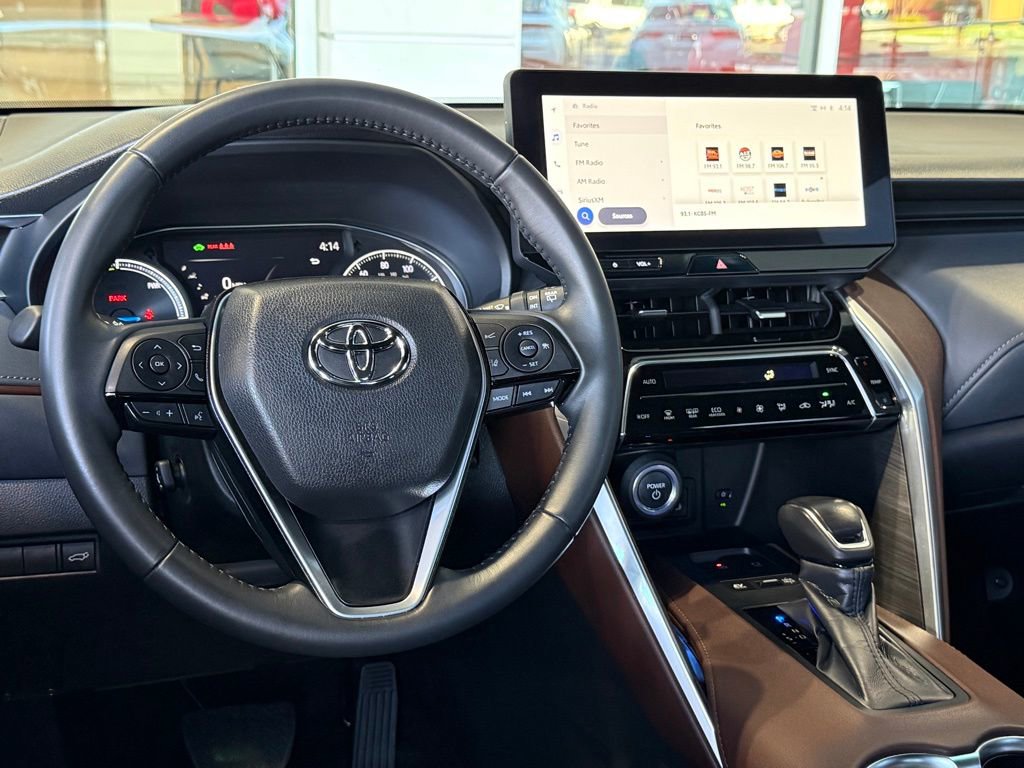 Certified 2023 Toyota Venza XLE image 33