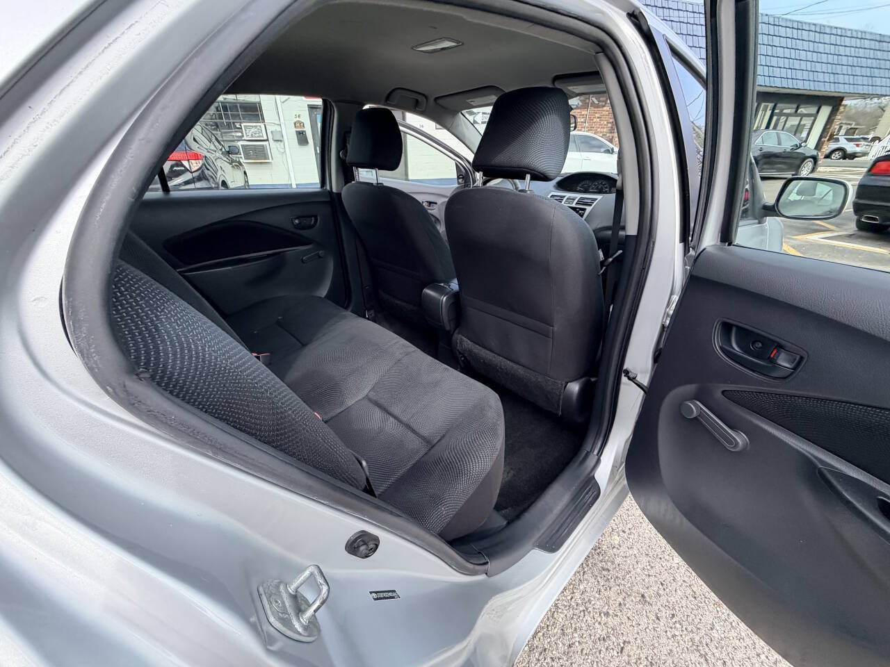 Used 2009 Toyota Yaris Sedan w/ Convenience Pkg FWD image 33