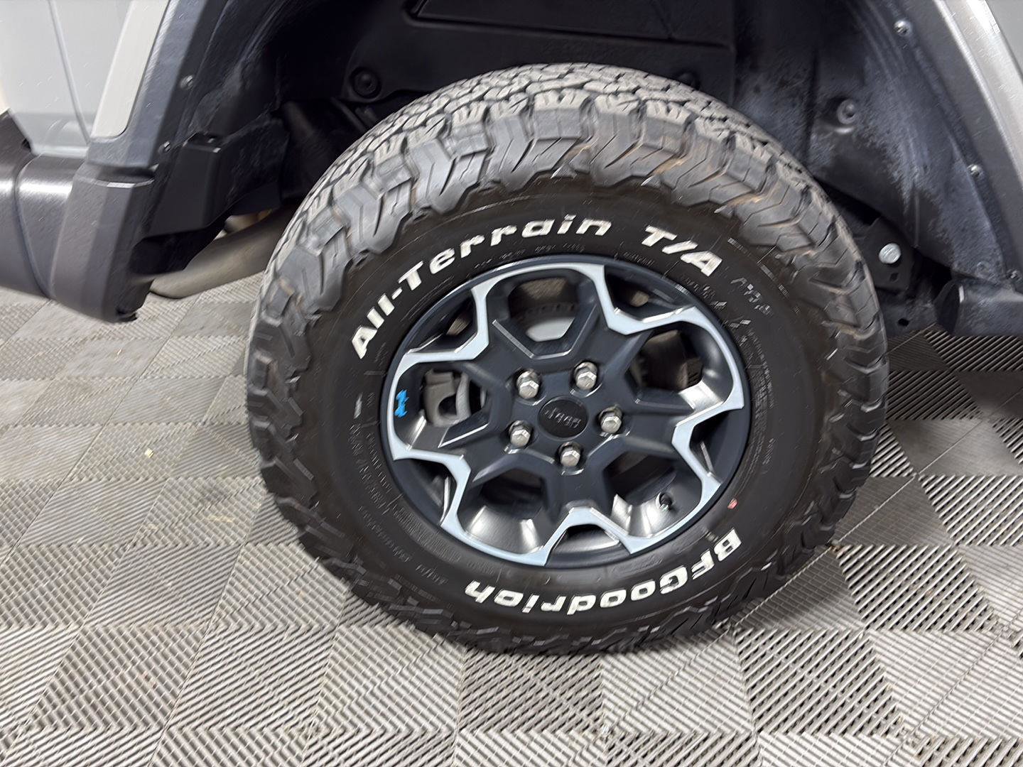 Used 2023 Jeep Wrangler Unlimited Rubicon 4xe w/ Cold Weather Group AWD/4WD image 17
