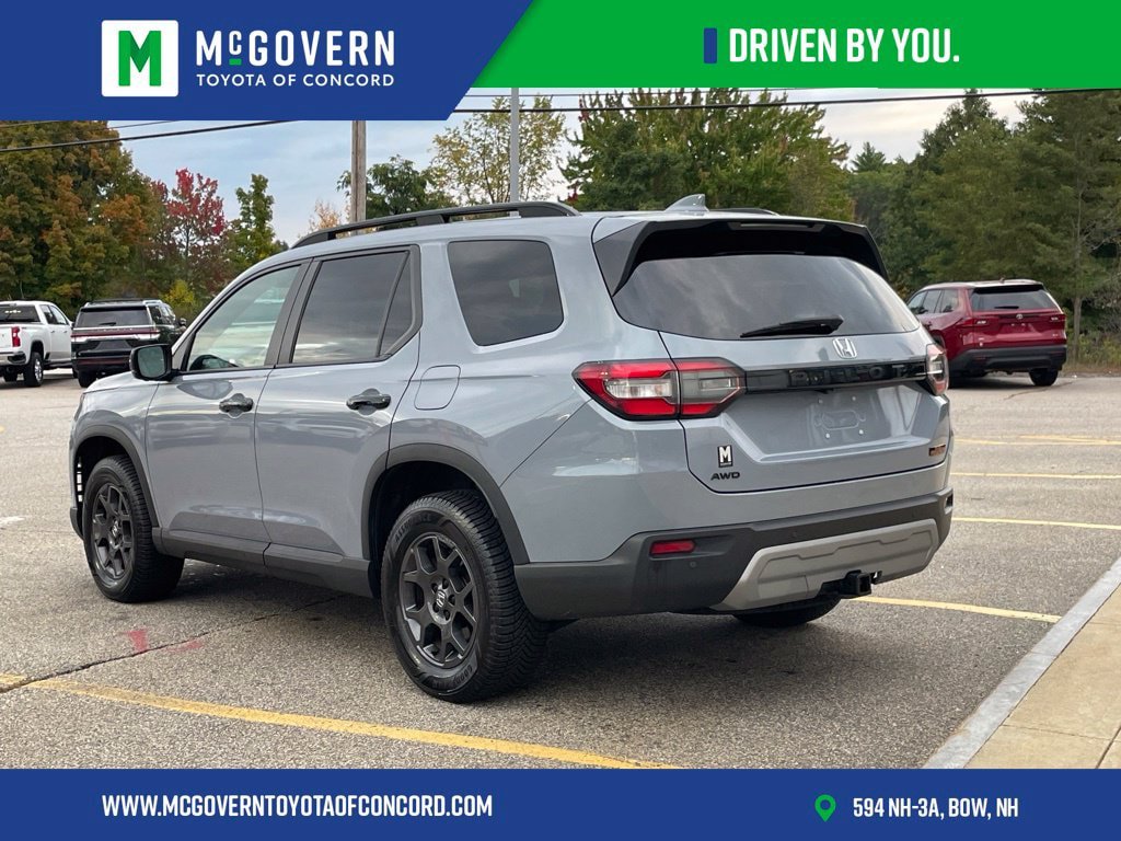 Used 2025 Honda Pilot TrailSport image 3
