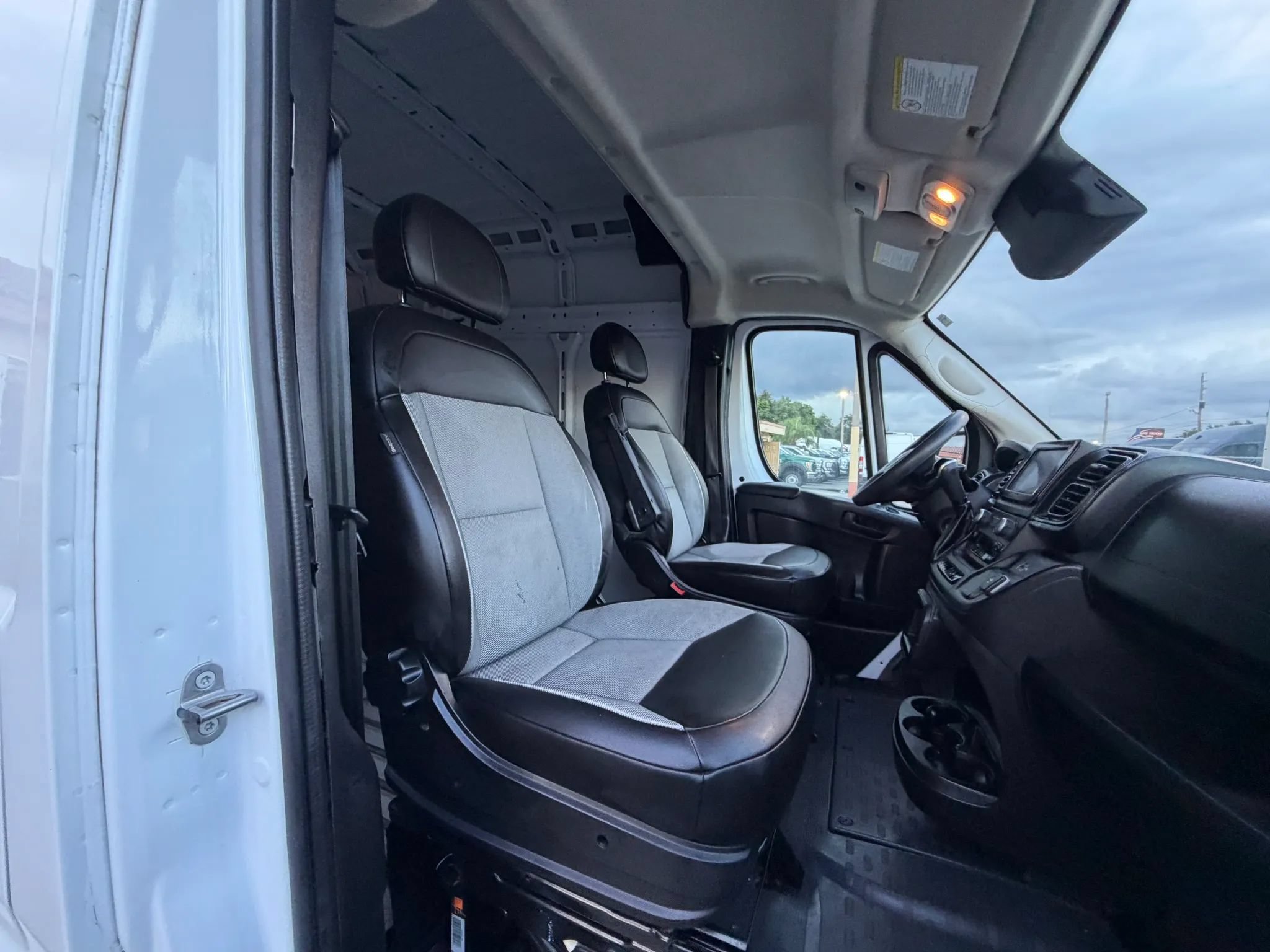 Used 2023 RAM ProMaster 2500 FWD image 16