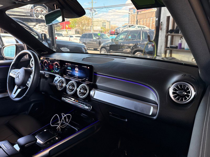 Used 2022 Mercedes-Benz EQB 300 4MATIC image 28