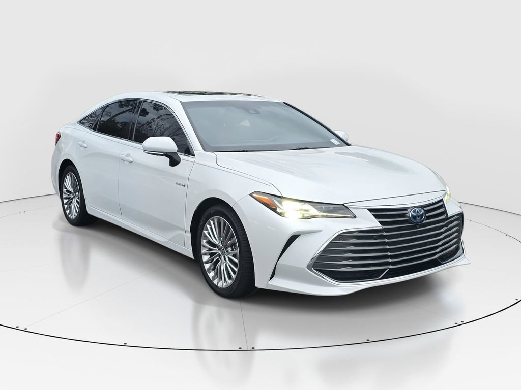 Used 2020 Toyota Avalon Limited image 3