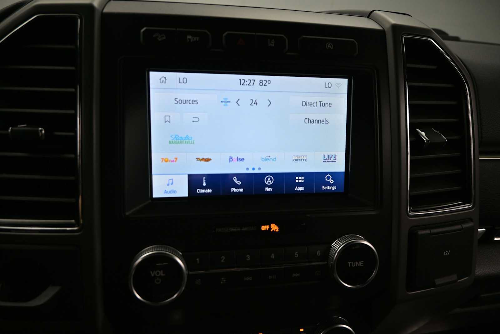 Used 2020 Ford Expedition XLT w/ Equipment Group 202A AWD/4WD image 19