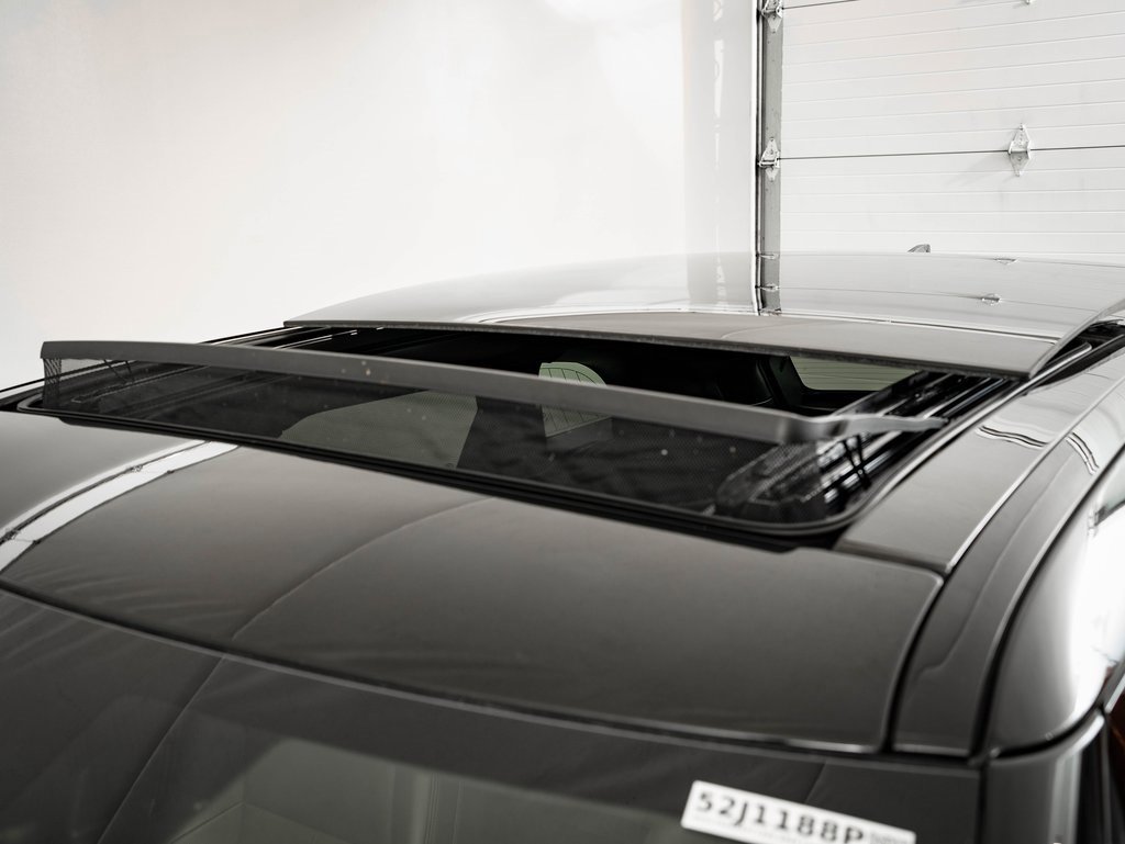 Used 2024 Land Rover Range Rover Velar Dynamic SE image 14