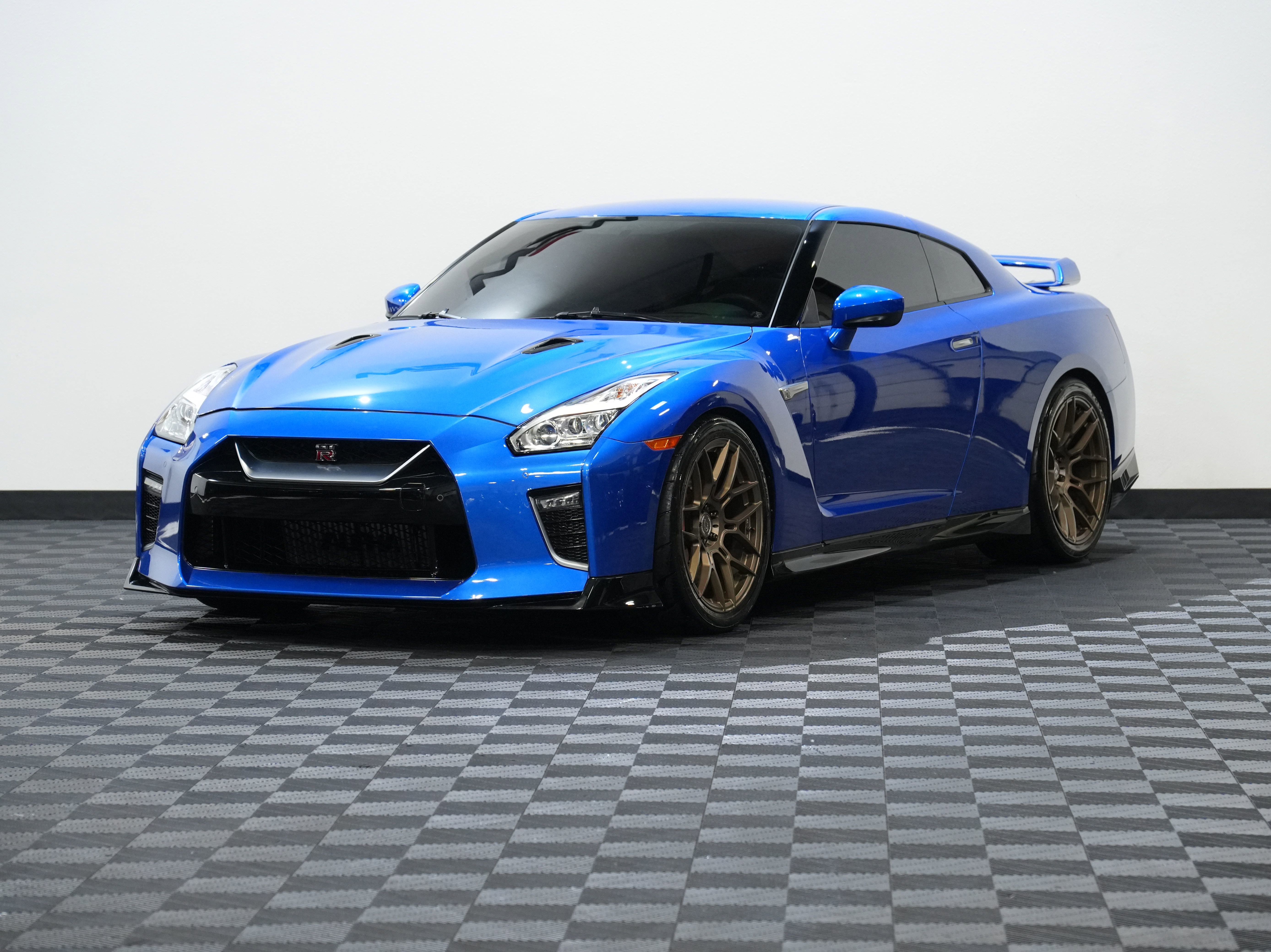 Used 2020 Nissan GT-R Premium AWD/4WD image 3