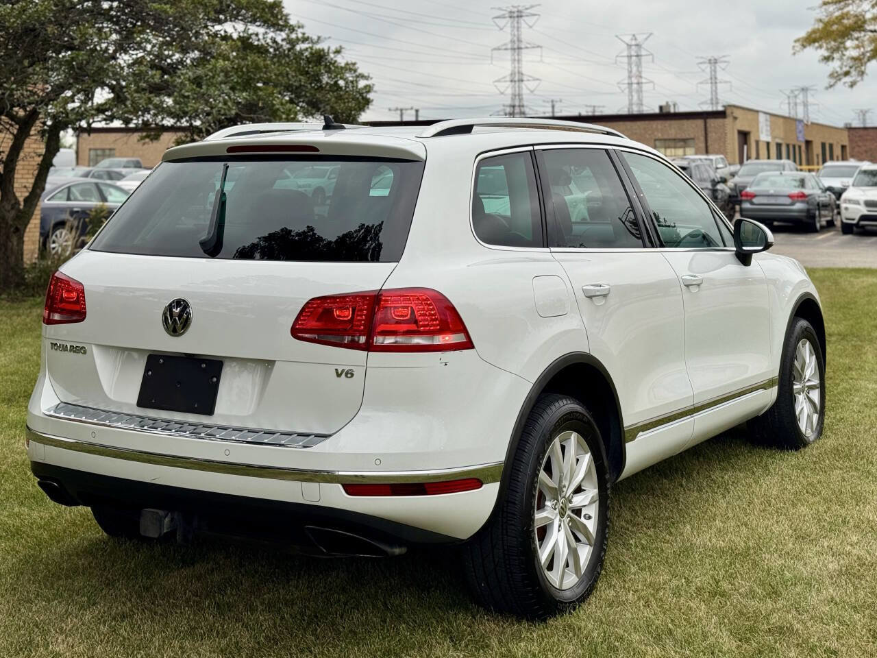 Used 2017 Volkswagen Touareg Sport image 8