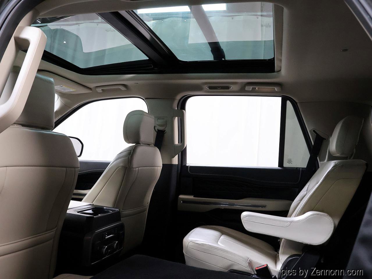 Used 2018 Ford Expedition Platinum image 14