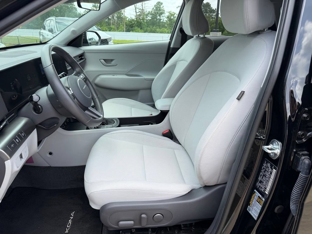 Certified 2025 Hyundai Kona SEL FWD image 10