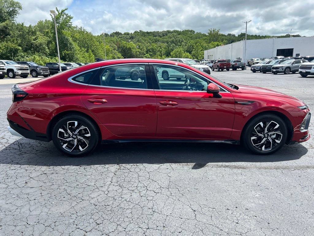 Used 2025 Hyundai Sonata SEL FWD image 4