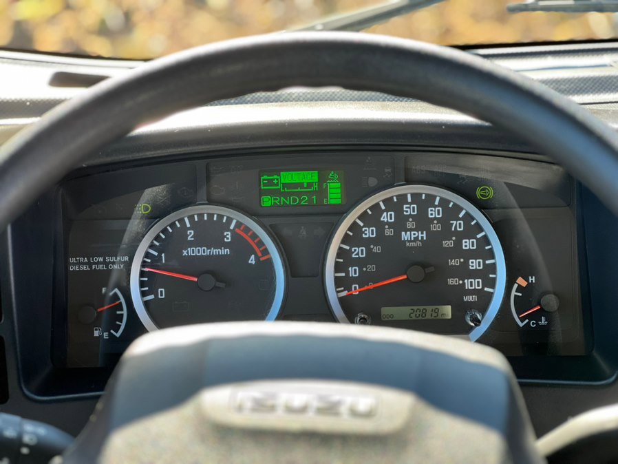 Used 2024 Isuzu NPR image 11