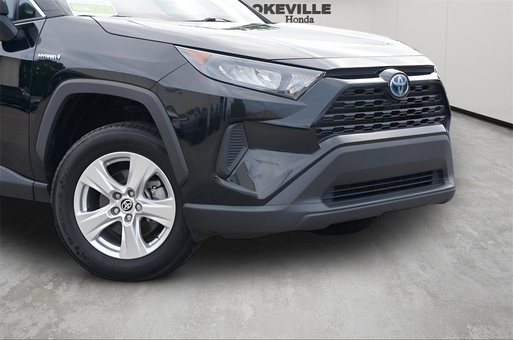 Used 2021 Toyota RAV4 LE image 2