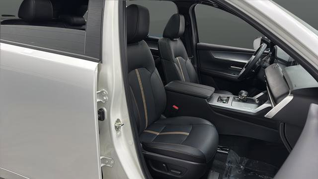 Used 2025 MAZDA CX-70 3.3 Turbo S w/ Premium Package image 11