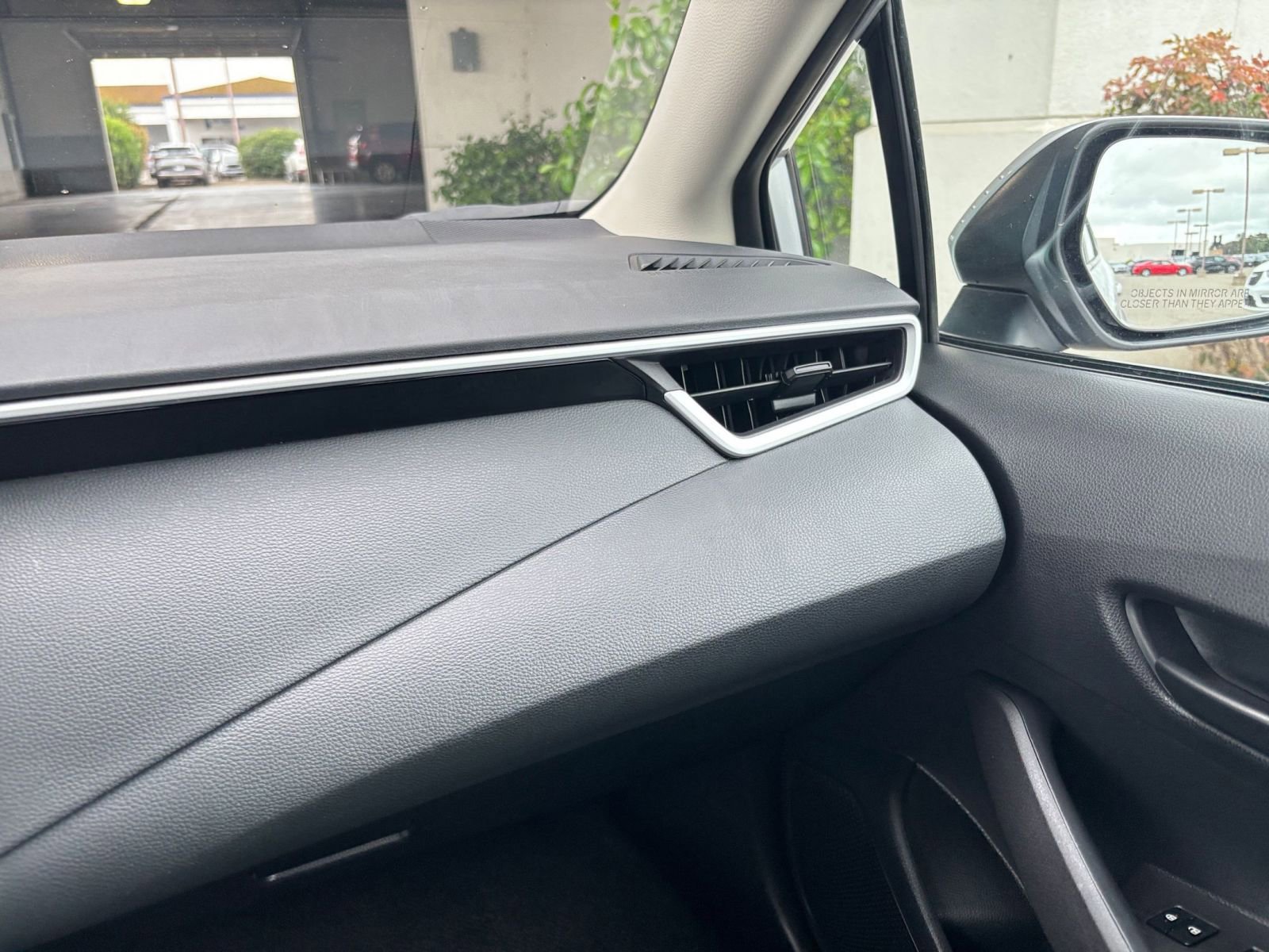 Used 2025 Toyota Corolla LE FWD image 35