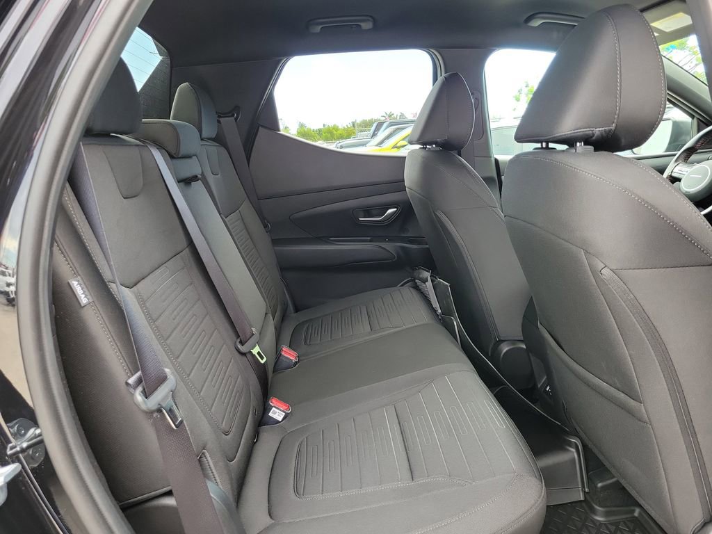 Used 2025 Hyundai Santa Cruz SE FWD image 30