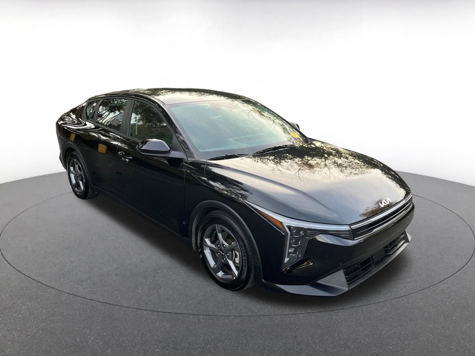 Used 2025 Kia K4 LXS image 1