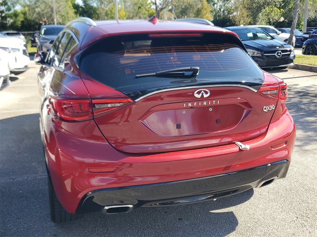 Used 2018 INFINITI QX30 Premium w/ Navigation Package image 7