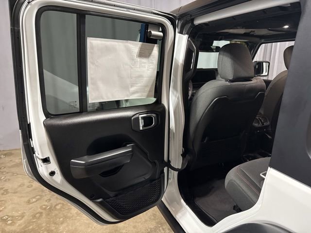 Used 2025 Jeep Wrangler Unlimited Rubicon AWD/4WD image 19