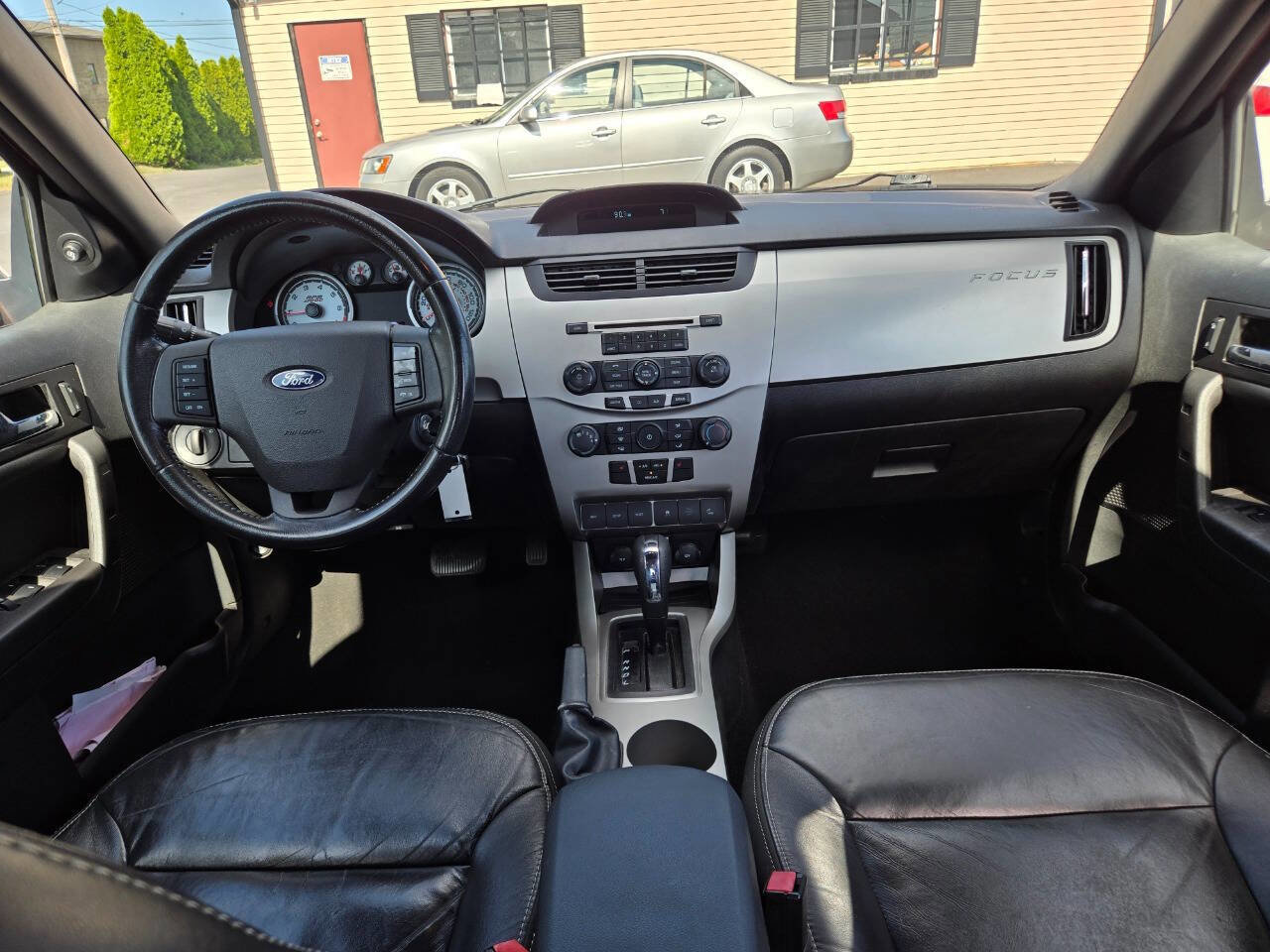 Used 2010 Ford Focus SEL image 25
